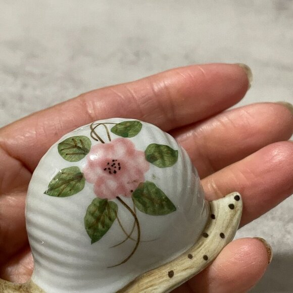 Vintage Snail Figurine Ceramic Floral Salt Pepper Shaker 2-Piece Set - Picture 3 of 6